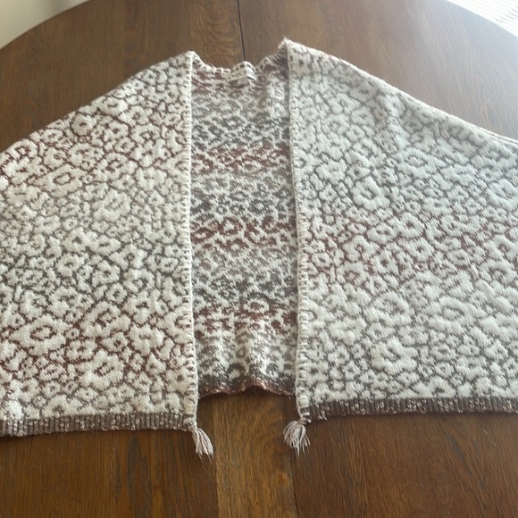 Knox Rose Poncho Style Sweater Leopard Print Sleeveless Size Extra Small Tassels - Picture 12 of 16